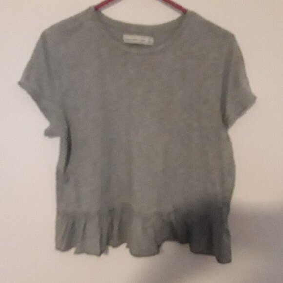 Abercrombie & Fitch ladies size large gray crop top w/ruffled bottom - Picture 1 of 4